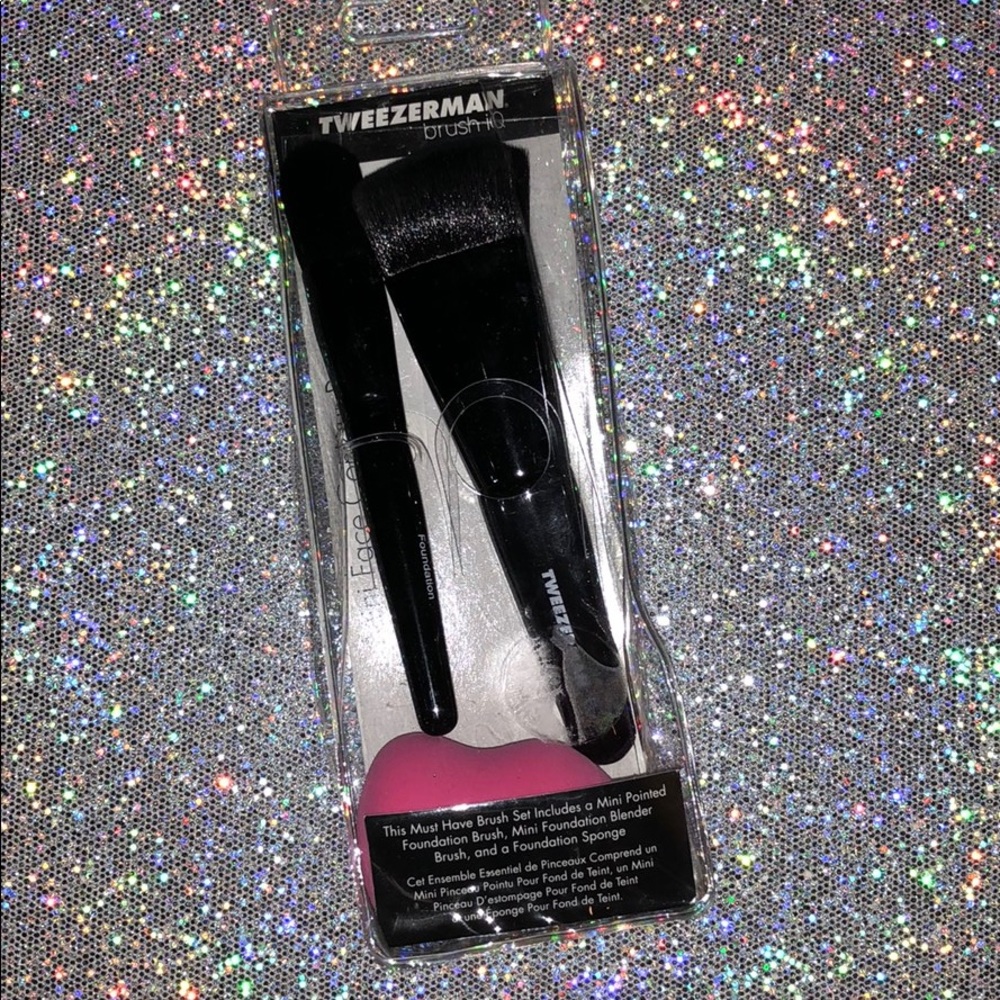 New TWEEZERMAN brush set